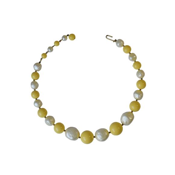 1980s Single Strand Faux Pearl & Yellow Beaded Choker & Button Clip Earrings Set - Picture 2 of 6